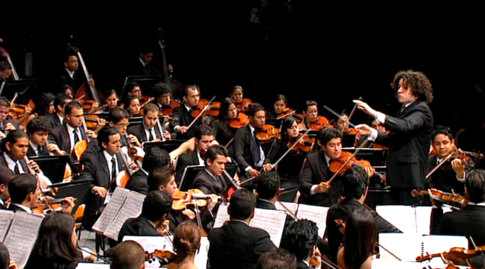 Orquesta Sinfónica Simón Bolívar de Venezuela y La Filarmónica de los Ángeles. Benito Liendo